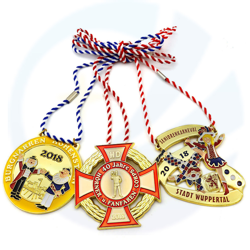 China Manufacturer Logo Custom Blank Metal Malaysia Anugerah Gold Plating Medals 3D Cut Out Die Casting Carnival Customized Medal